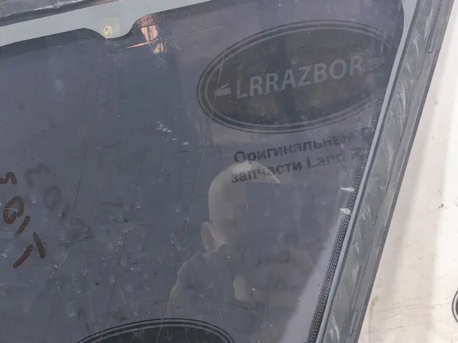 Стекло багажника левое Land Rover Freelander 2