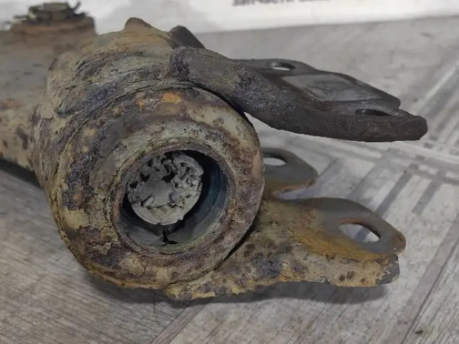 Рычаг левый передний Land Rover Freelander 2 2.2