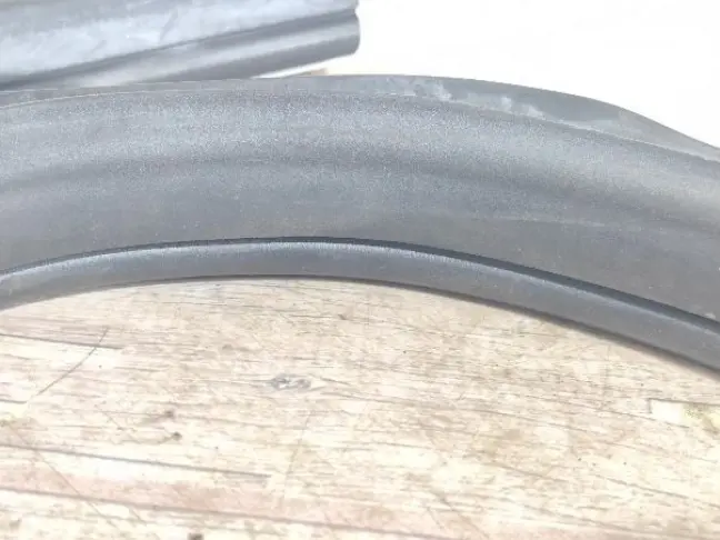 Уплотнитель двери задний Land Rover Freelander 2