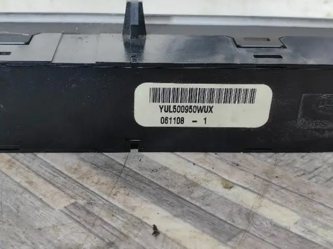 Кнопка  аварийной сигнализации RR Sport L320 05-09