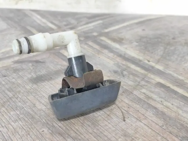 Форсунка фароомывателя правая Range Rover L320