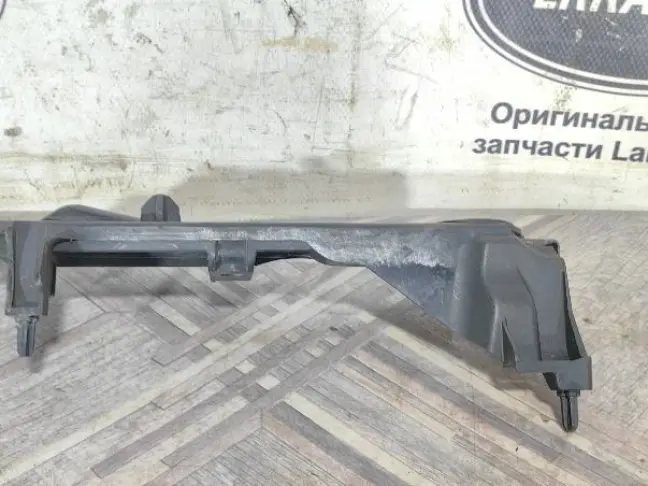 Кронштейн фары правый Range Rover Sport L320 05-09