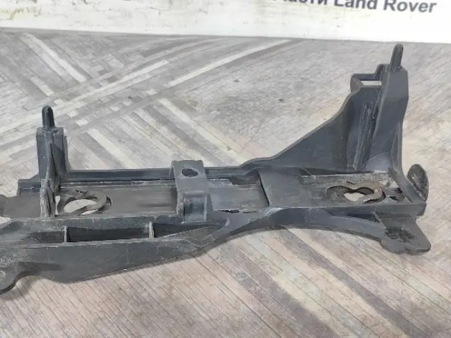 Кронштейн фары правый Range Rover Sport L320 05-09