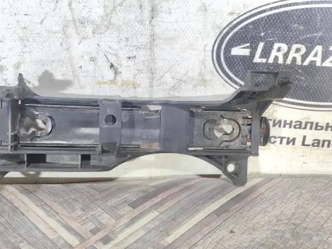 Кронштейн фары правый Range Rover Sport L320 05-09