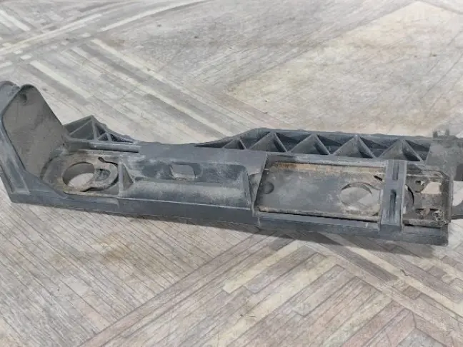 Кронштейн фары правый Range Rover Sport L320 09-13