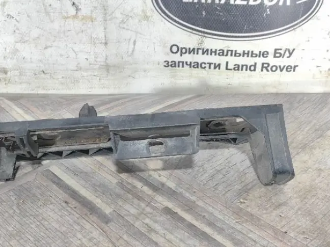 Кронштейн фары правый Range Rover Sport L320 09-13