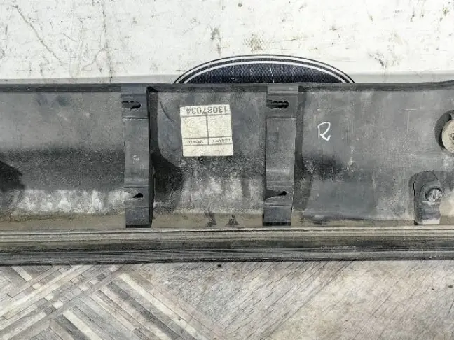 Молдинг двери задний правый Range Rover Sport 320