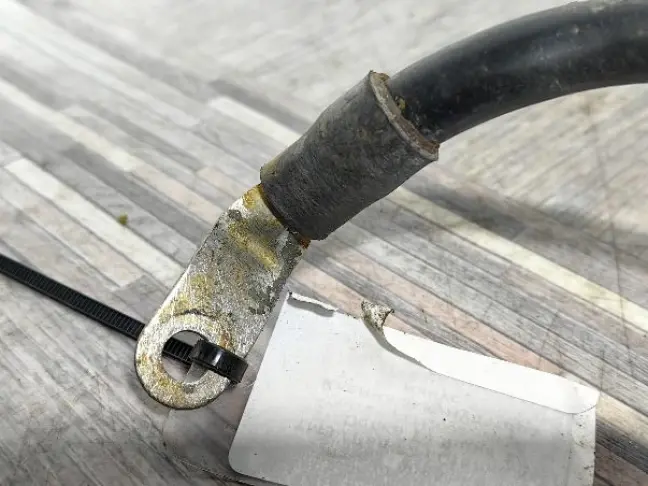 Клемма минус DISCOVERY 3 L319 05-09