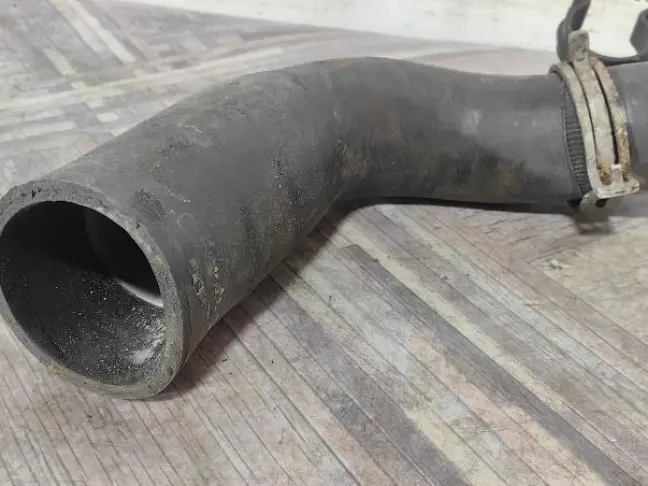 Патрубок радиатора нижний Range Rover 4.2 428PS