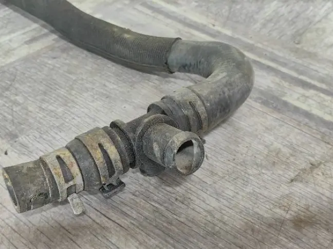 Патрубок помпы Range Rover 4.2 428PS