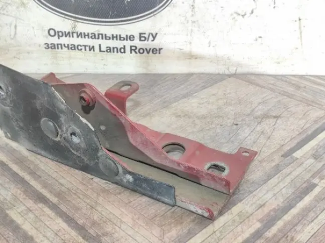 Кронштейн панели левый DISCOVERY 3/4 L319
