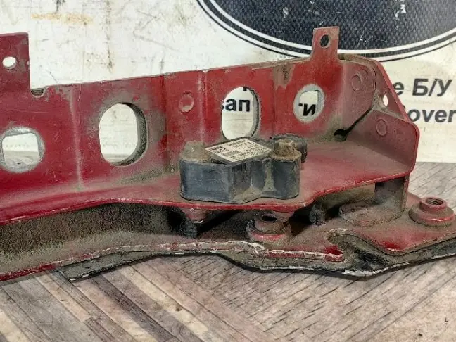 Кронштейн панели правый DISCOVERY 3/4 L319