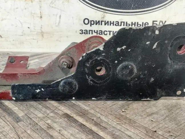 Кронштейн панели правый DISCOVERY 3/4 L319