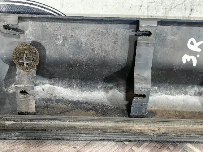 Молдинг двери задний правый Range Rover Sport 320