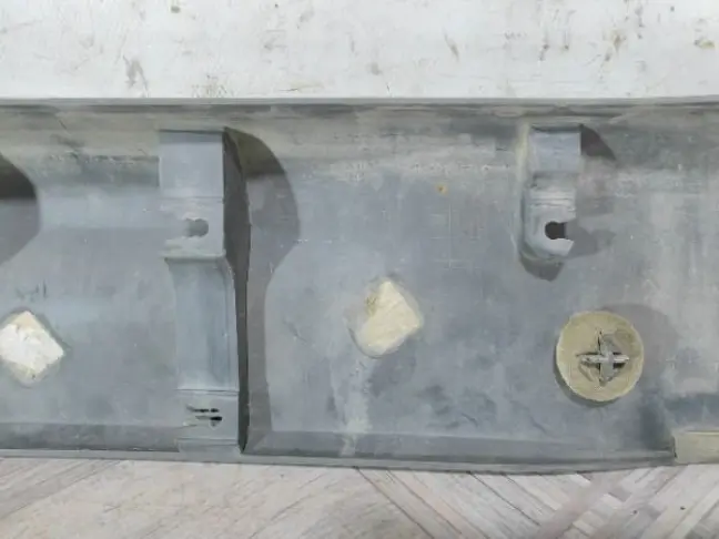 Молдинг двери задний левый  Range Rover Sport 320