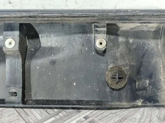 Молдинг двери задний левый  Range Rover Sport 320