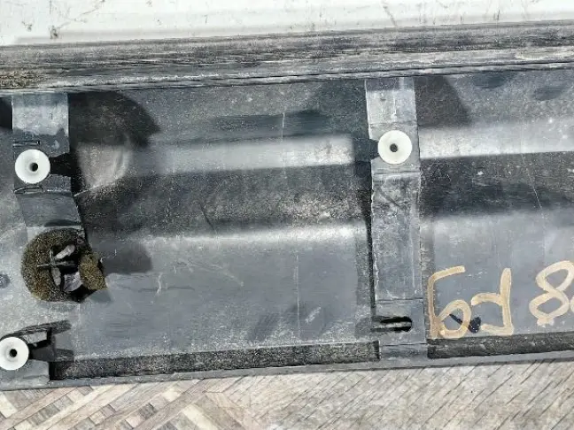 Молдинг двери задний левый  Range Rover Sport 320