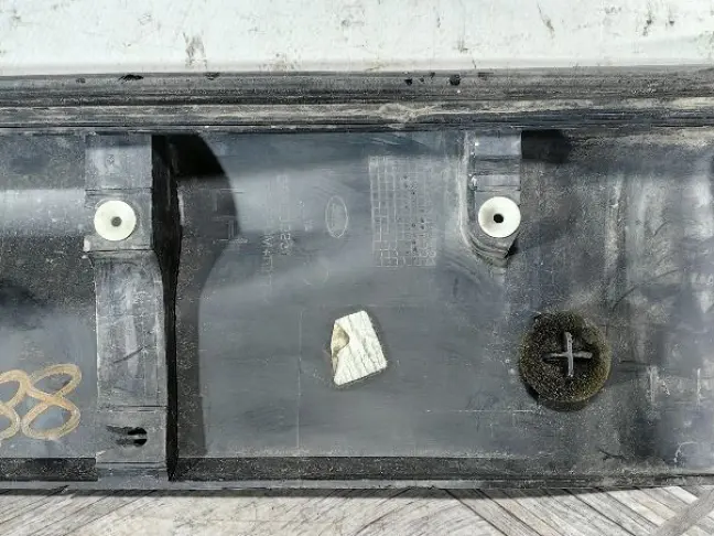 Молдинг двери задний левый  Range Rover Sport 320