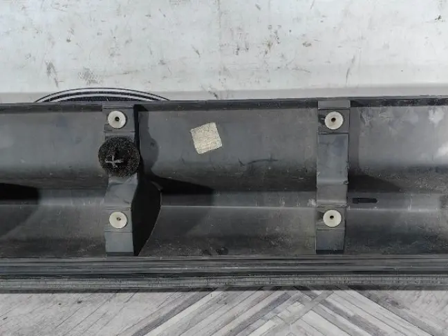 Молдинг передний правый  Range Rover Sport L320