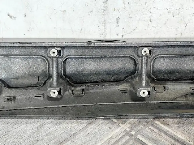 Молдинг передний правый  Range Rover Sport L320