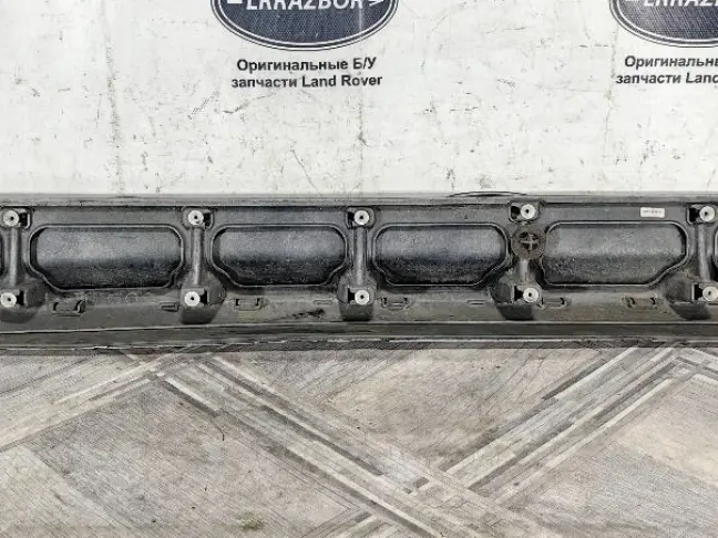 Молдинг передний правый  Range Rover Sport L320