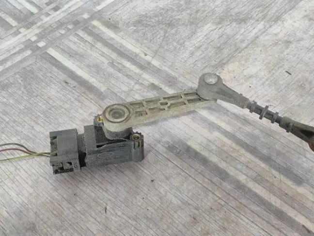 Датчик положения кузова передний RRS L320 рест