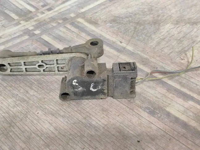 Датчик положения кузова передний RRS L320 рест