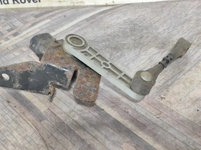 Датчик положения кузова передний RRS L320 рест