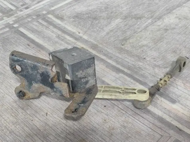 Датчик положения кузова передний RRS L320 дорест