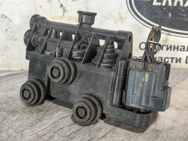 Блок клапанов передний Land Rover Sport L320