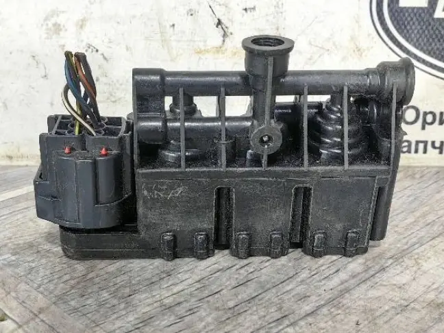 Блок клапанов передний Land Rover Sport L320