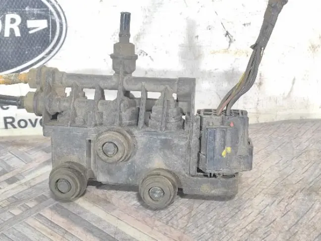 Блок клапанов передний Land Rover Sport L320