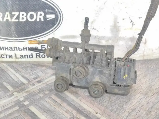 Блок клапанов передний Land Rover Sport L320
