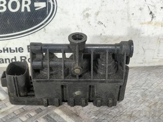 Блок клапанов передний Land Rover Sport L320