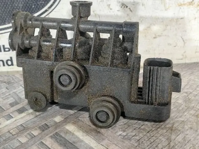 Блок клапанов передний Land Rover Sport L320