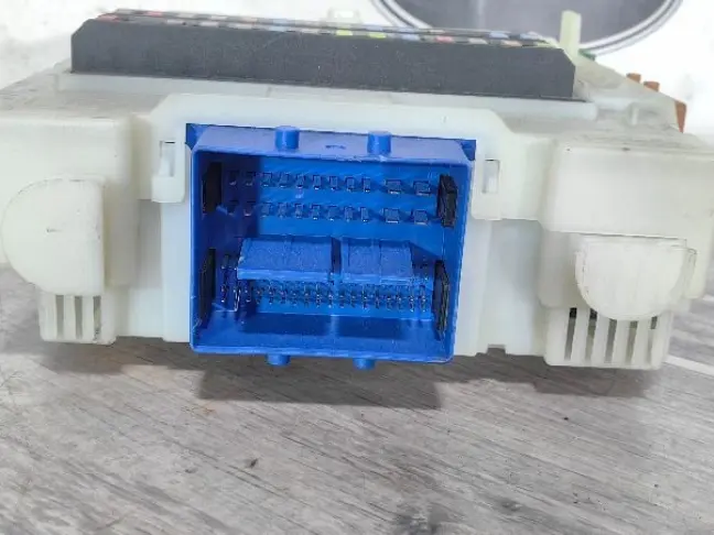 Блок предохранителей Land Rover Freelander 2 2.2