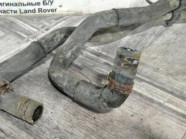 Патрубок охлаждения Range Rover Sport 4.4 448PN