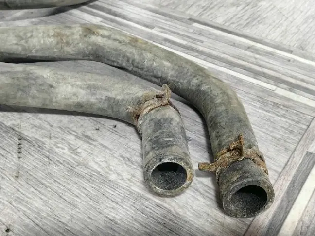 Патрубок радиатора нижний Range Rover 4.4 448PN