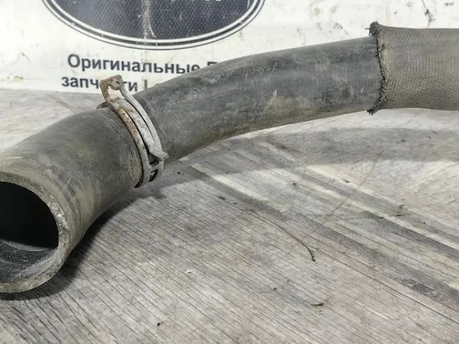 Патрубок радиатора нижний Range Rover 4.4 448PN