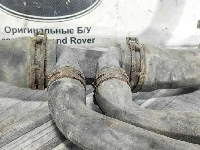 Патрубок радиатора нижний Range Rover 4.4 448PN