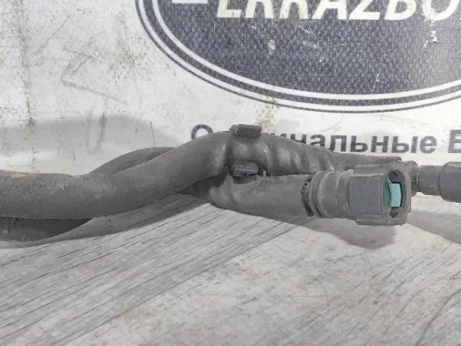 Трубка топливная Range Rover Sport L320 L322 3.6