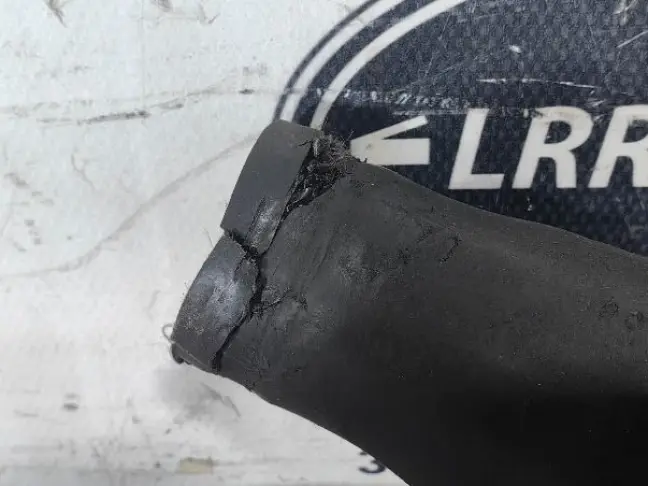 Патрубок турбины правый Range Rover L320 3.6