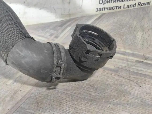 Патрубок охлаждения от блока Range Rover Sport 3.0