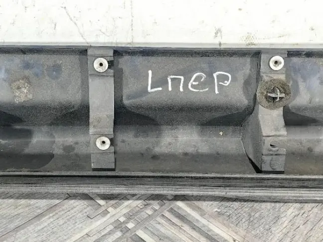 Молдинг передний левый  Range Rover Sport L320