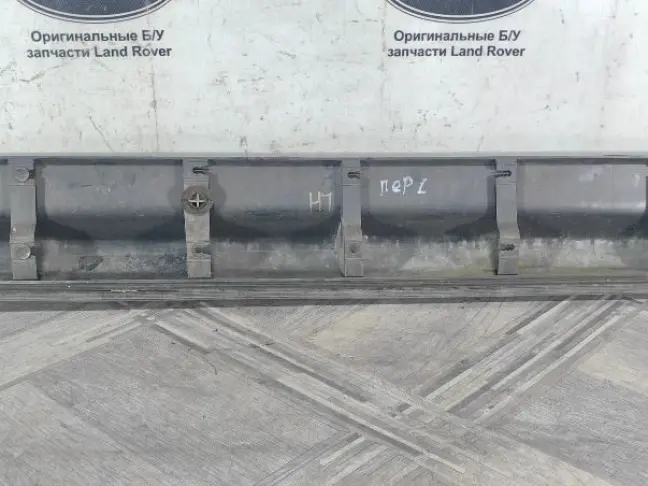 Молдинг передний левый  Range Rover Sport L320