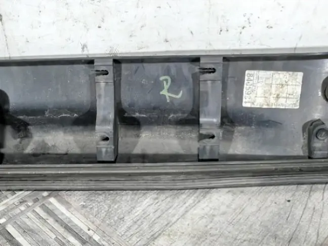 Молдинг двери задний правый Range Rover Sport 320