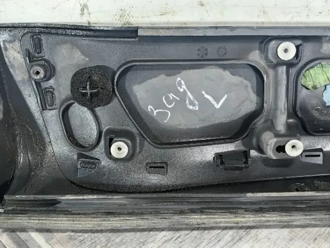 Молдинг двери задний левый  Range Rover Sport 320