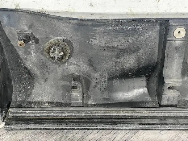 Молдинг двери задний левый  Range Rover Sport 320