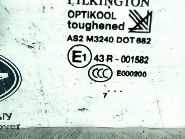 Стекло двери задней правой Range Rover Sport L320