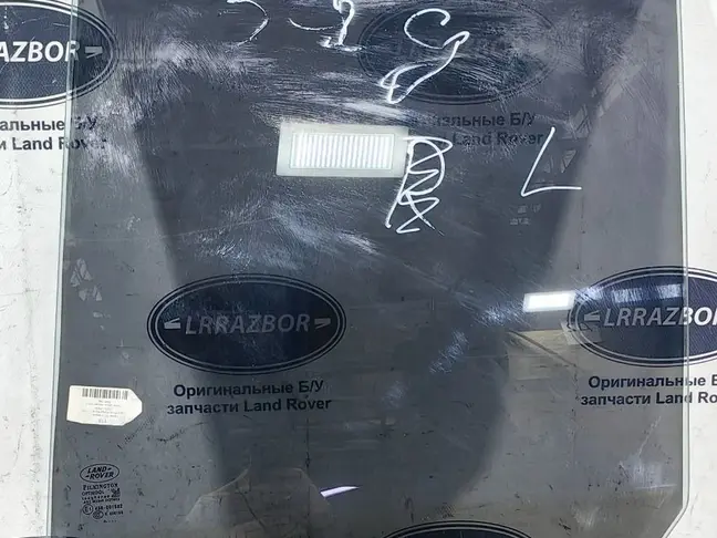 Стекло двери задней левой Range Rover Sport L320